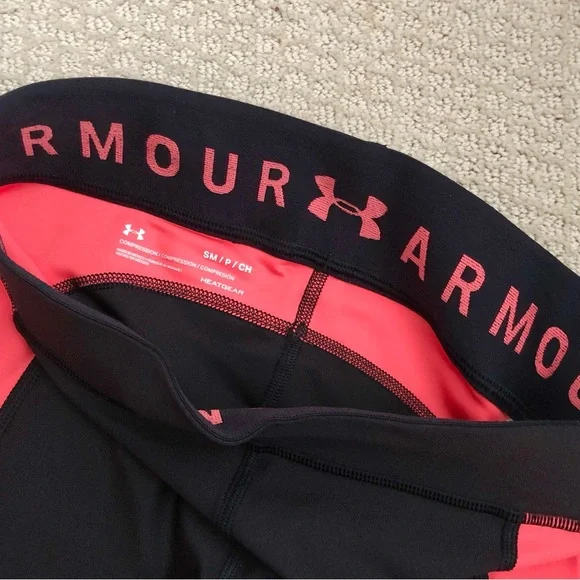 CLOSEOUT \Under Armour\• Compression Crop Leggings - Picture 10 of 16